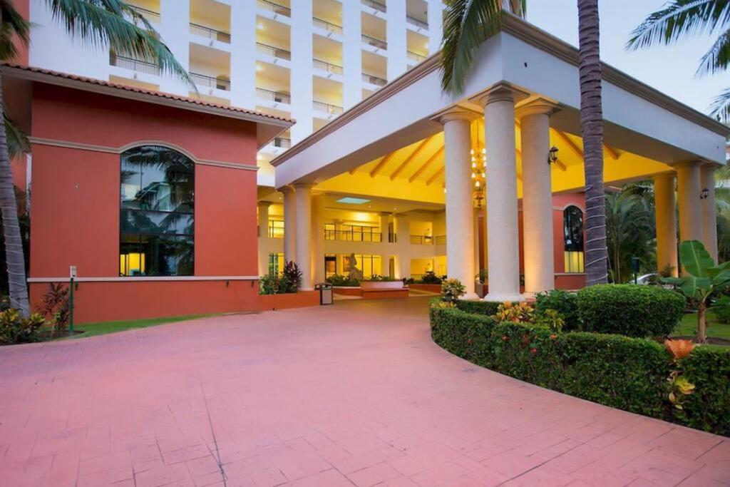 Beachfront 2 Bedroom In Playa Royale Resort, Appartement