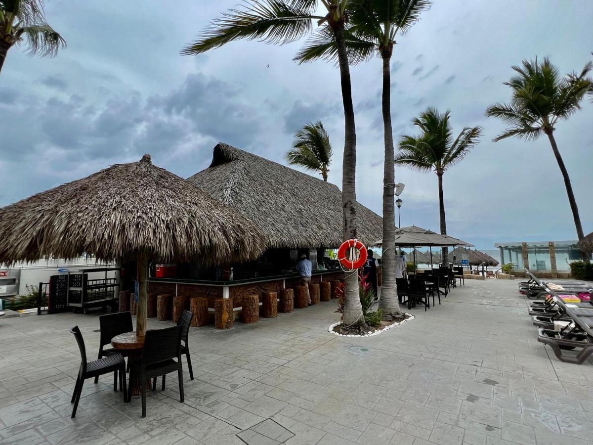 Beachfront 2 Bedroom In Playa Royale Resort, Appartement